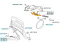Uchwyt hamulca łańcucha pilarki Husqvarna 390XP, 570 szary z pomarańczowym elementem, zawiera sprężynę i mocowanie, części ukazane luźno z numerami katalogowymi.