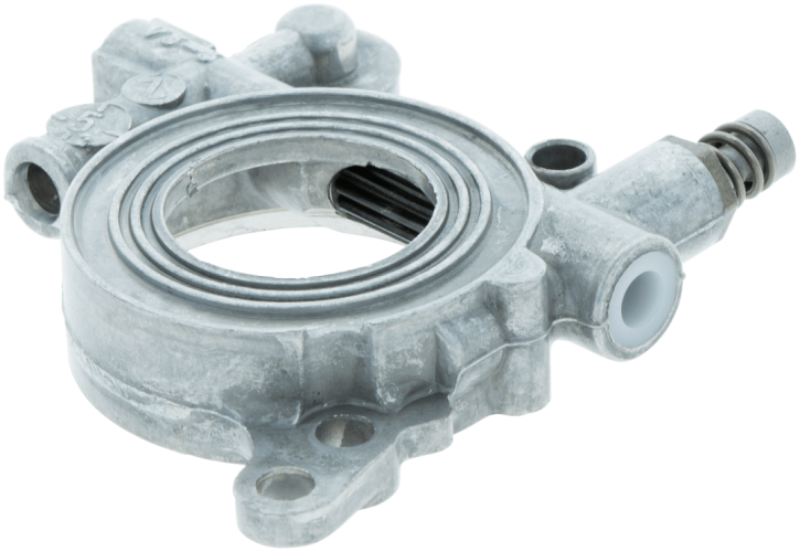 Pompa oleju do pilarek Husqvarna 385XP i 390XP, wykonana z metalowego materiału w kolorze szarym. Ujęcie z boku, ukazuje wyraźne otwory montażowe oraz teksturowane obszary, bez widocznych napisów lub logo. Zauważalny mechanizm i wlot oleju.