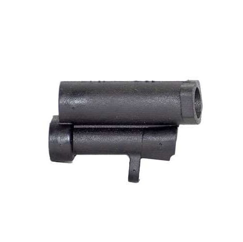 Tuleja gaźnika do pilarki Husqvarna 390XP, czarna, metalowa. Ujęcie z boku, leżąca na płaskiej powierzchni. Otwory mocujące i charakterystyczny kształt ułatwiające montaż. Brak widocznych napisów lub logo.