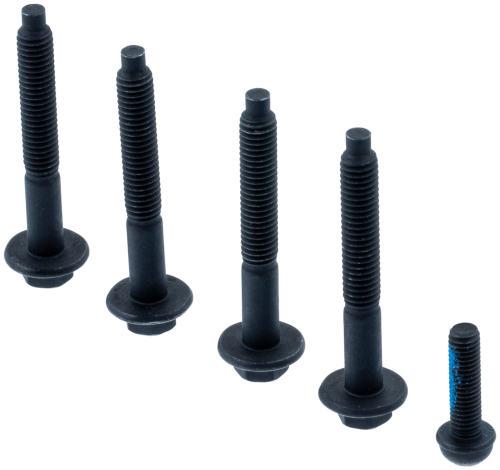 Zestaw 5 czarnych śrub cylindra do pilarki Husqvarna 130/135 Mark II. Śruby z cylindrycznym gwintem i łbem podkładkowym, jedna z niebieskim oznaczeniem. Widok frontalny.