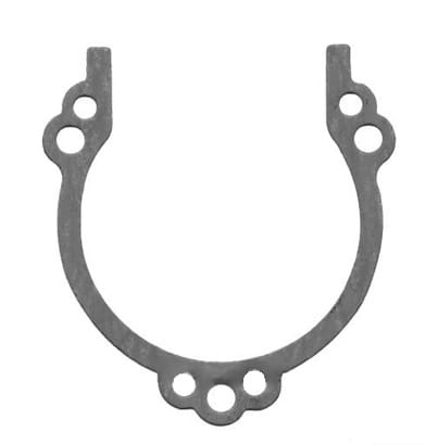 Uszczelka karteru dmuchawy 525BX Husqvarna, metalowa, o okrągłym kształcie z wycięciem w górnej części. Widoczne otwory montażowe. Produkt leży na białym tle, zdjęcie wykonane frontalnie, w pełnej perspektywie.