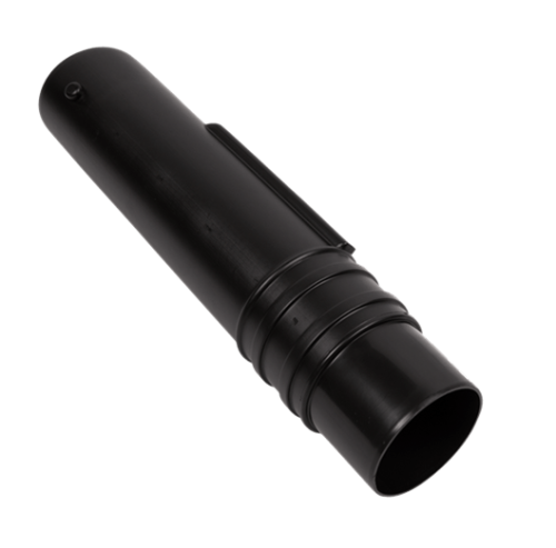 Rura do dmuchawy Husqvarna, czarna, cylindryczna z otwartym końcem. Ujęcie w zbliżeniu, pokazujące gładką powierzchnię i mocowania. Produkt leży na jednolitym tle, bez dodatkowych elementów. Wymiary nieokreślone.