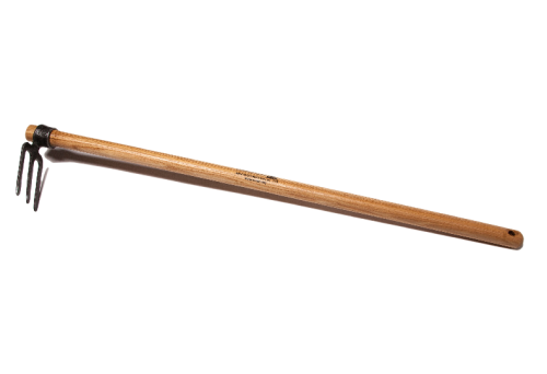 Motyczka 3-zębowa z jesionowym styliskiem o długości 80 cm, widoczna pod kątem bocznym. Metalowe zęby w ciemnym kolorze, drewniane stylisko o gładkiej teksturze. Produkt leży na prostym tle, bez dodatkowych dekoracji.