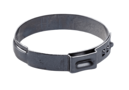 Opaska zaciskowa do dmuchawy 356BTx Husqvarna, w kolorze ciemnoszarym, wykonana z metalu. Widoczna konstrukcja pozwala na regulację średnicy. Pozycjonowana poziomo, ukazuje detal zamka i mocowania. Prosty, jednolity kolor tła.