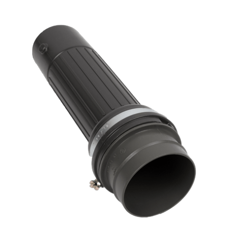 Rura dmuchawy 356BTx Husqvarna w kolorze czarnym, wykonana z tworzywa sztucznego. Produkt leży na jednolitym tle, zbliżenie pokazuje teksturę oraz wyraźny pierścień mocujący. Długość rury z widocznym zakończeniem o średnicy 6 cm.