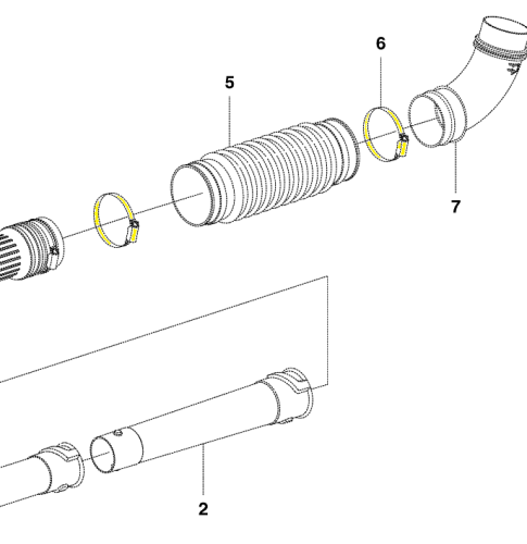 Zacisk dmuchawy 356BTx Husqvarna z elastyczną, naciętą rurą okrągłą, metalową końcówką, pierścieniem mocującym i uchwytami. Widok boczny na jednolitym tle dla lepszej widoczności.