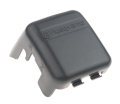 Czarna plastikowa osłona filtra powietrza Husqvarna do nożyc 123HD60/123HD65X, prostokątna z logo, widoczna z góry na białym tle, chroni filtr.