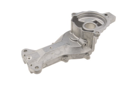 Obudowa nożyc Husqvarna 123HD60/123HD65X, wykonana z metalu, w kolorze srebrnym, o półokrągłej formie z widocznymi detalami mocującymi. Element leży na płaskiej powierzchni, z wyraźnym kształtem i otworem w centralnej części.
