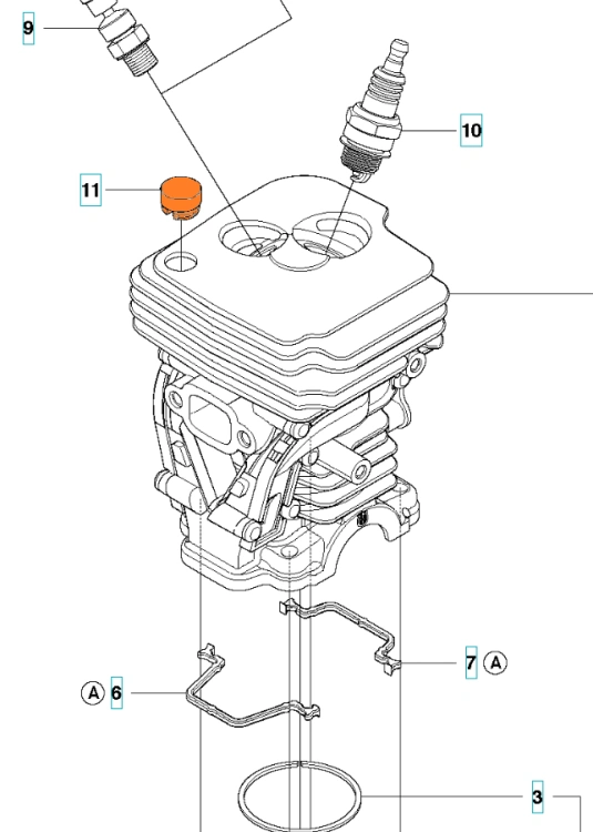 Metalowy wspornik cylindra do pilarki Husqvarna 135 Mark II, 450, srebrny, z dwoma gniazdami świec i pomarańczową pokrywką. Element montażowy z widocznymi detalami, stojący na białym tle.