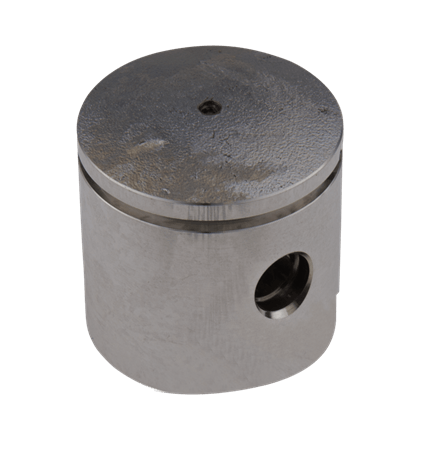 Tłok nożyc Husqvarna 123HD60/123HD65X wykonany z metalu, o cylindrycznym kształcie. Widoczne gładkie powierzchnie, z drążeniem po boku. Stoi pionowo na jednolitym tle, ukazując detal struktury. Nie ma widocznych napisów ani logo.