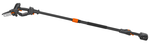 Podkrzesywarka Husqvarna Aspire™ PE5-P4A 2P, szaro-czarna z pomarańczowymi akcentami, z regulowanym długim uchwytem. Zbliżenie na sterowanie i napinanie łańcucha. Bateria i ładowarka w zestawie.