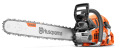 Pilarka Husqvarna 562 XP®G Mark II z pomarańczową obudową i metalowym ostrzem. Frontalne ujęcie, z widoczną prowadnicą i łańcuchem. Ergonomiczna rączka oraz logo Husqvarna na osłonie prowadnicy. Produkt w nowym stanie, gotowy do użycia.