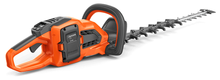 Pomarańczowe nożyce akumulatorowe Husqvarna 322iHD60 z ergonomiczną rękojeścią, widoczną długością ostrzy i przyciskami na obudowie, stojące na białym tle.