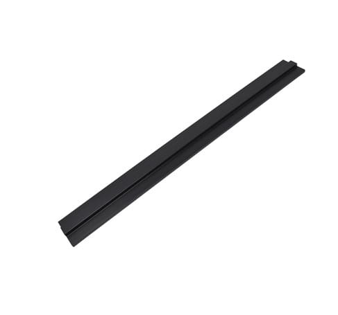 Osłona do transportu nożyc 226HD60S Husqvarna w kolorze czarnym, wydłużony kształt, matowa powierzchnia. Umieszczona poziomo na białym tle, bez dodatkowych elementów. Idealna do ochrony nożyc podczas transportu.