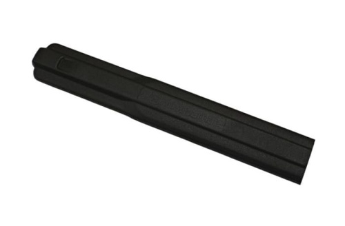Osłona nożyc Husqvarna 322HD60/522HD60S w kolorze czarnym, prostokątna, w pozycji leżącej, z widocznym logo producenta. Materiał plastikowy, gładka faktura, przeznaczona do zabezpieczenia ostrzy nożyc przed uszkodzeniem.