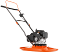 Pomarańczowa kosiarka spalinowa Husqvarna GX560 z metalową, teksturowaną obudową, ergonomiczną rączką, bocznym ujęciem silnika, podstawki i elementów mocujących. Napis „Husqvarna” widoczny na obudowie. Nowy stan.