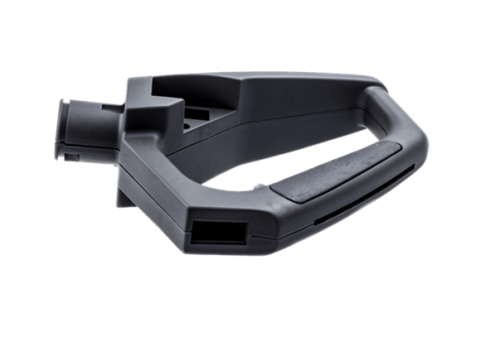 Uchwyt nożyc 123HD60/323HD60 Husqvarna w czarnym kolorze, z ergonomicznie ukształtowaną rączką. Produkt widoczny z boku, w pozycji leżącej, z otwartym gniazdem montażowym. Gładka powierzchnia, brak widocznych napisów lub oznaczeń.