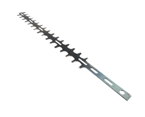 Metalowa listwa tnąca Husqvarna 323HD60/325HD60, prostokątna, ostrza na całej długości, około 60 cm, matowa, z otworami montażowymi na końcach, ujęcie z boku na jednolitym tle.