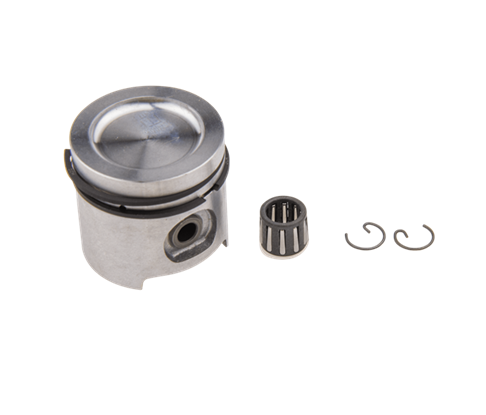 Tłok nożyc Husqvarna 325HD60/325HD75, metaliczny, okrągły w środku z gładką powierzchnią. Obok w zestawie siatka tłoku oraz dwa pierścionki zabezpieczające. Elementy leżą na czarnym tle, co podkreśla ich detale i kształty.