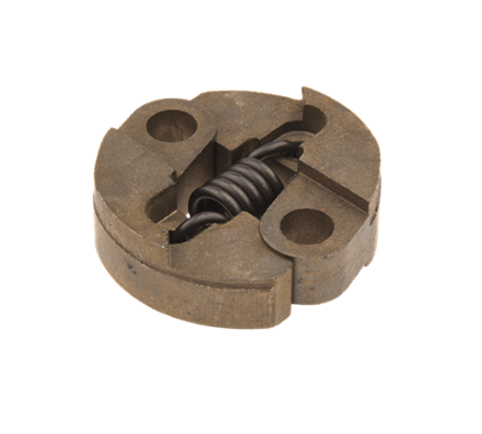 Sprzęgło nożyc 323HE3/325HE4 Husqvarna w kolorze brązowym, z okrągłym kształtem oraz dwoma otworami montażowymi. Zbliżenie na centralną sprężynę. Produkt leży na jednolitym tle, ukazując detale wykonania i fakturę materiału.