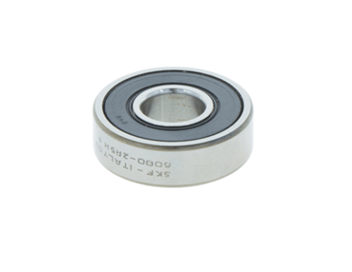 Łożysko kulkowe nożyc 324HDA55, metalowe z czarnym uszczelnieniem, o kształcie cylindrycznym. Widoczny napis SKR-ITRL-6000-2RSH. Ujęcie z boku na białym tle, produkt w pozycji leżącej.