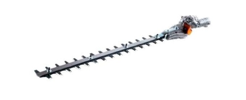 Urządzenie tnące Husqvarna 325HE3/327HE3X z długim ostrzem z ząbkami, frontalnie widoczne, w metalicznym wykończeniu. Uchwyty i mechanizm napędowy w kolorze szarym z pomarańczowym akcentem. Idealne do precyzyjnego przycinania żywopłotów.