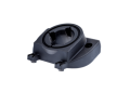 Wspornik nożyc Husqvarna 225H75/225H60 w kolorze czarnym, wykonany z plastiku. Produkt widoczny w ujęciu z boku, leży na płaskiej powierzchni. Posiada otwór centralny oraz dwa mocowania, które są widoczne z przodu.