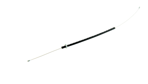 Linka gazu nożyc Husqvarna 325HE3/525HE3, cienka, metalowa, z czarnym, gumowym uchwytem, z jedną końcówką zakończoną metalowym oczkiem. Ułożona poziomo, na prostym, jasnym tle. Długość linki wynosi około 1 metra.