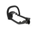 Uchwyt przedni nożyc 522HD60S/522HDR75X Husqvarna w kolorze czarnym, wykonany z trwałego materiału. Zbliżenie na zamocowanie, z ergonomicznymi uchwytami. Produkt leży na płaskiej powierzchni, bez tła, co podkreśla jego detale konstrukcyjne.