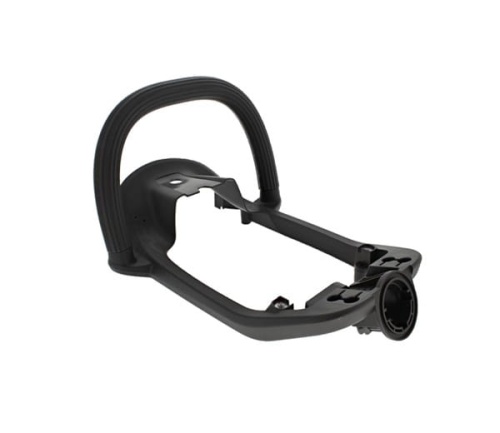 Uchwyt przedni nożyc 522HD60S/522HDR75X Husqvarna w kolorze czarnym, wykonany z trwałego materiału. Zbliżenie na zamocowanie, z ergonomicznymi uchwytami. Produkt leży na płaskiej powierzchni, bez tła, co podkreśla jego detale konstrukcyjne.