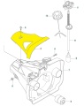 Żółta osłona wykaszarki Husqvarna 555RXT/555FX, aerodynamiczna, widoczna leżąca z detalami mocowań i otworami. Na białym tle, z oznaczeniami i elementami montażowymi. Chroni wykaszarkę.