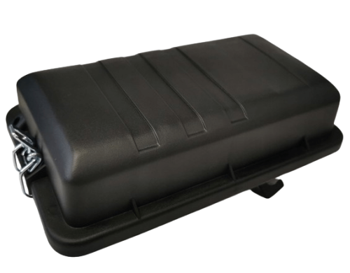 Czarny filtr powietrza z obudową do agregatu Husqvarna G2500P/G3200P, leżący na boku. Obudowa prostokątna z rowkami, z metalową klamrą. Jednolite tło ułatwia identyfikację produktu.