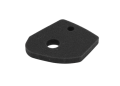 Czarna podkładka wykonana z gąbczastego materiału, w kształcie trapezu. Posiada okrągły otwór oraz mniejszą dziurkę, co sugeruje zastosowanie w systemie mocowania. Produkt leży na prostym tle.