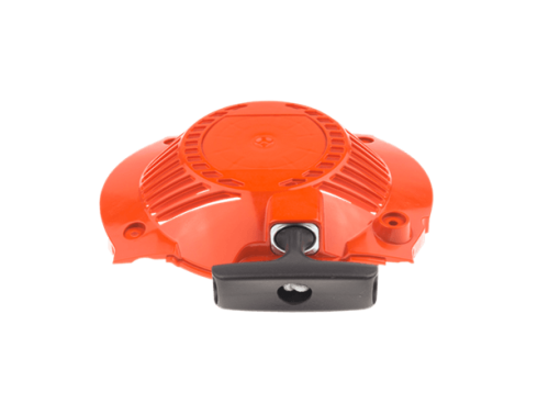 Rozrusznik wykaszarki Husqvarna 545RX/545FX/545FR w kolorze pomarańczowym z czarnym mechanizmem. Ujęcie frontalne, produkt leży płasko. Widoczne detale: okrągła pokrywa z rowkami wentylacyjnymi oraz uchwyt do uruchamiania. Tło jednolite.