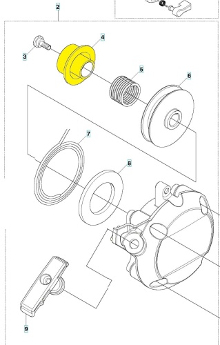 Płytka rozrusznika do wykaszarki Husqvarna 543RS/243R z żółtą tuleją, metalowym mocowaniem, gumową uszczelką i uchwytem, widoczna z boku na białym tle, pokazująca detale i połączenia elementów.