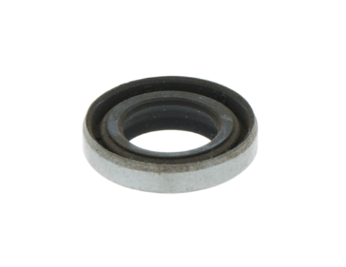 Uszczelniacz wału do pilarki Husqvarna 242, o okrągłym kształcie, wykonany z elastomeru i metalu. Wyraźna struktura gumowa na środku oraz metalowa obręcz zewnętrzna. Produkt leży poziomo na jasnym tle, co podkreśla jego detale.