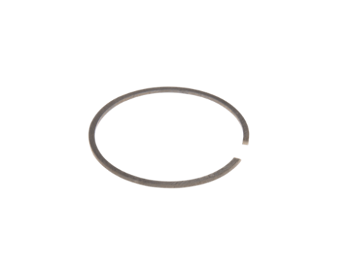 Pierścień tłoka wykaszarki Husqvarna 333R/335RX/535RX, metaliczny, okrągły kształt, o matowej powierzchni. Widoczny zbliżenie na brzeg, lekko otwarty. Element montażowy, na białym tle.