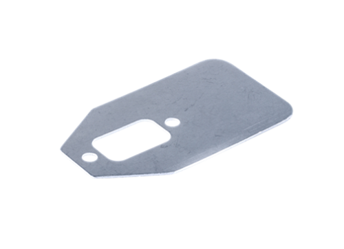 Osłona termiczna do wykaszarki Husqvarna 232R/235R w kształcie prostokąta, wykonana z metalowego, srebrzystego materiału. Posiada wycięcie oraz dwa otwory montażowe, umieszczona na jednolitym tle.