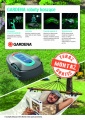 Robot koszący Gardena Sileno Life 1250 SMART czarny-zielony, widok z boku na trawniku. Widać logo, przycisk sterowania i rolki. Mężczyzna odpoczywa w hamaku na tle zielonej trawy.