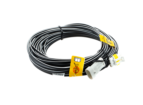 Przewód niskiego napięcia o długości 20 m do stacji ładującej Husqvarna Automower, w kolorze czarnym z białymi żyłami. Zwijany, z widocznym złączem i oznaczeniami bezpieczeństwa, ułożony na płasko na jednolitym tle.