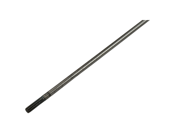 Wał napędowy wykaszarki Husqvarna 343FR/345FR/545FR, metalowy, szlifowany, cylindryczny, widoczny z boku na ciemnym tle, z zakończeniem do montażu. Długość zapewnia efektywne cięcie trawy.