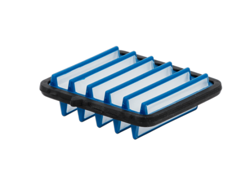 Filtr powietrza do wykaszarki Husqvarna 545FX/545RX/555FX, w formie prostokątnej, z czarną ramką i niebieskimi przekładkami. Widoczny w zbliżeniu, ukazujący detale budowy, przeznaczony do efektywnego filtrowania powietrza w narzędziach ogrodowych.