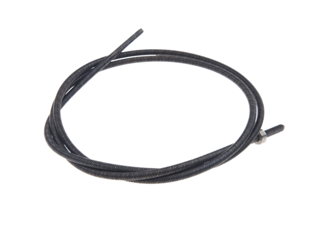 Wałek napędowy wykaszarki Husqvarna 122R/128R/129R w czarnym kolorze, z giętkiem kształtem. Ujęcie z boku, leżący na jednolitym tle. Widać końcówki mocujące. Bez widocznych napisów lub logo. Idealny do użytku w ogrodzie lub podczas koszenia.