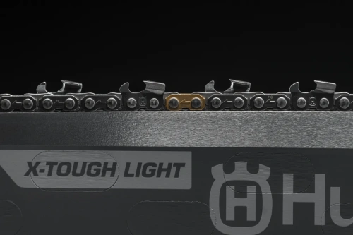 Prowadnica z wymienną końcówką 20, 3/8, 1,5mm, 72DL, Husqvarna. Frontalny kadr ukazuje metalową prowadnicę z połyskiem, wyraźnie widoczną złotą ogniwkę, logo X-Tough Light oraz charakterystyczne oznaczenia Husqvarna na tle czarnym.