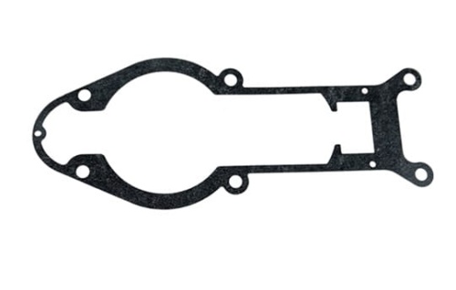 Uszczelka nożyc Husqvarna 122HD60/122HD45, czarna, wykonana z gładkiego materiału. Widoczna w pozycji leżącej, pokazująca kształt zewnętrzny oraz otwory mocujące. Prosta kompozycja na białym tle.