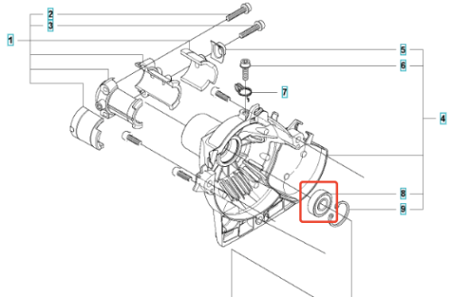 Sprężyna rozrusznika kosy Husqvarna 323R, okrągły metalowy element w obudowie z żeberkami chłodzącymi, widoczny z boku w zestawie części mechanicznych.