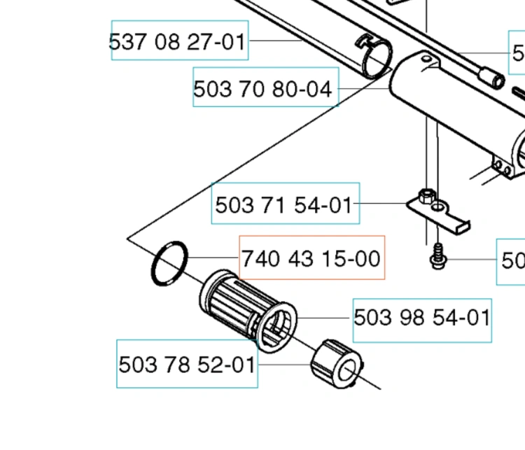 Uszczelka o-ring do wykaszarki Husqvarna 323RJ w kolorze czarnym, w zastosowaniu jako element uszczelniający. Widoczna w detalu, z umiejscowieniem w zestawie części. Tło jest białe, co podkreśla kontury produktu.