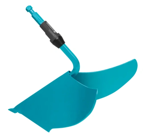 Obsypnik Gardena Combisystem 16 cm z ergonomiczny błękitnym uchwytem, dużym ostrzem i wygodnym chwytakiem. Leży na jednolitym tle, idealny do precyzyjnego rozprowadzania materiałów w ogrodzie.