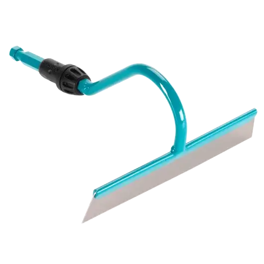 Motyczka Gardena Combisystem o długości 18 cm, wykonana z metalu, z ergonomicznym uchwytem w turkusowym kolorze. Posiada szeroką, prostokątną ostrze, widoczne mocowanie do uchwytów systemu. Produkt leży na ciemnym tle.