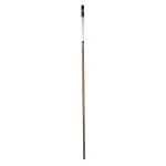Drewniany trzonek Gardena o długości 150 cm, wykonany z certyfikowanego drewna FSC. Prosty, prostokątny kształt, jasnobrązowa faktura. U góry biała rączka z czarnym uchwytem. Produkt w pozycji pionowej na białym tle.
